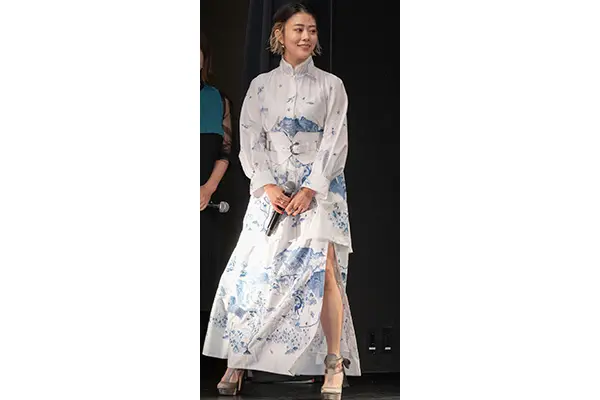 画像・写真9枚目】石田ゆり子、尾野真千子…トレンド初夏ワンピどっちを