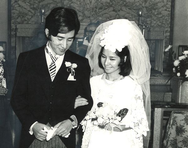 【本誌秘蔵写真】田村正和さんの挙式姿…50年添い遂げた夫婦愛