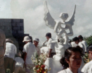 古写真から読みとく当時の街の姿 『1952年 ひめゆりの塔 慰霊祭』戦争と平和、悲しみと喜びの混在する場所で【Okinawaタイムマシーン航時機】