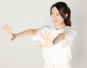 脳の血流を増やして認知機能を回復「1日3分のOK指体操」