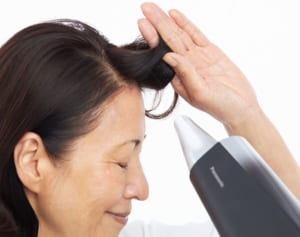 5歳若返る髪を作るための「指カーラー」と「＋1カーラー」