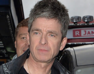 “不仲な兄弟”の先輩ノエル・ギャラガー、ヘンリー王子に「黙ってろ」