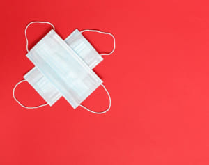 鼻出しマスクを注意されツバ吐き暴行　男に禁固10年