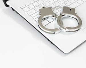 へずまりゅう法廷で大号泣…「泣くならやるな」と白けた声も