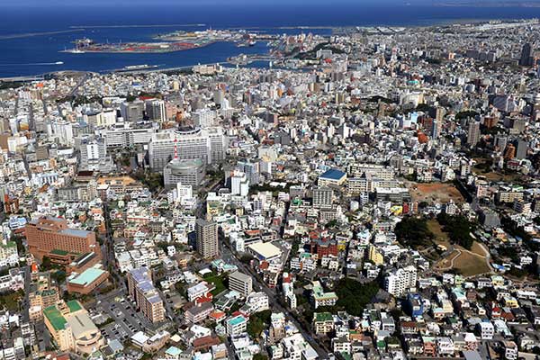 緊急事態宣言延長の沖縄で夜間の人出が大幅増　那覇空港駅は119％増