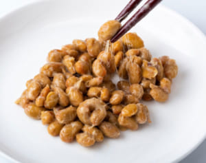 医師が教える「酢タマネギ納豆に血流改善、高血圧抑制の効果」