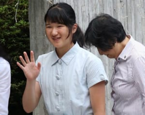愛子さまの私服に変化…20歳を前に「ワンピースから卒業」？