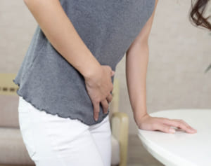 つらいガス腹を解消する！就寝前2分の「おならプ〜体操」