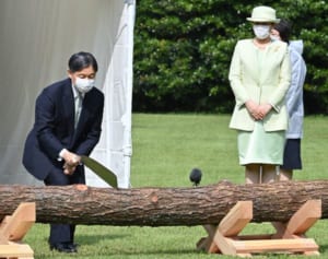 天皇皇后両陛下、リモート＆リアルの式典シン様式！