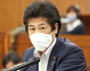 尾身会長の提言を「自主研究」苦言スルーの田村厚労相に異論噴出