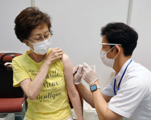 「熱感、頭の重さも…」医師が実体験したワクチン副反応