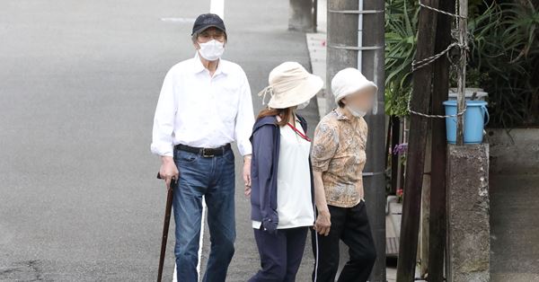 山崎努 俳優休業2年の真相…大怪我の妻を老老介助していた | 女性自身