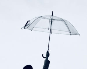 傘をさす時は“小指”に力を入れて！生きるだけでやせる仕草