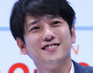 嵐は活動休止後もCM続々！二宮和也が発表会で見せた笑顔