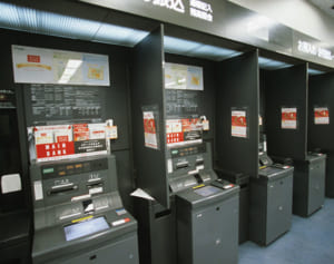 銀行手数料を節約するお金の習慣 引き出しは月1で封筒に小分け