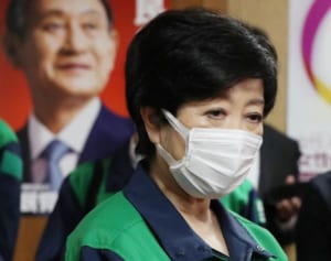 小池知事 遺骨を祭壇に…今も続ける愛犬ソウちゃんの自宅供養