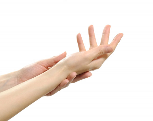 指が体幹部に影響「親指の筋肉が食いしばり、肩こりの原因に」