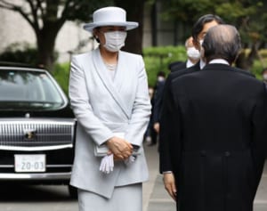 雅子さまが和スーツNEWコーデで松本幸四郎さんら授賞式へ