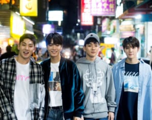 ミンヒョンを待つように!? NU’EST W写真集の素顔感