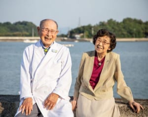 かつて結核の治療に携わり今はコロナと闘う　島で唯一の94歳医師
