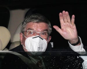 バッハ会長　開会式前日にも厚顔…天皇陛下の前で“不規則発言”