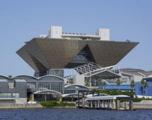 1600円ハンバーガーに相次ぐ失笑…海外記者もあ然の“おもてなし崩壊”