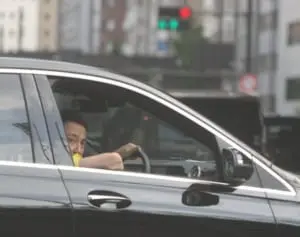 我が家坪倉　一方通行を無視！帰宅途中に高級外車で堂々の逆走姿