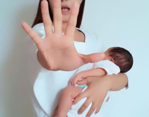 あせもだらけなのに乳児にヘアバンドを…子どもを人形扱いするバカ母