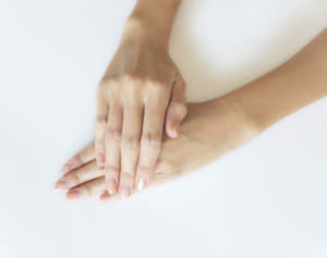 爪の形を整えたいなら白い部分は2ミリ残す！素爪を美しくする習慣7