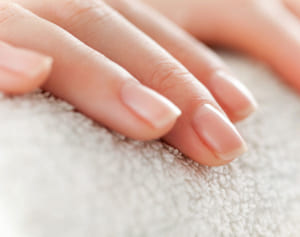爪の縦線はキッチンにあるもので改善！爪のプロが教えるお手入れ法