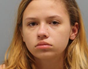 夫婦にガソリンをかけて焼殺…指名手配中の19歳女が逮捕