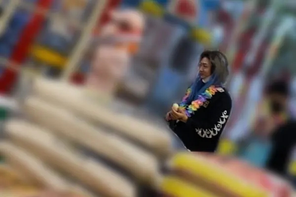 DJ社長 記念撮影にファン歓喜！訴訟渦中に宮古島ドンキで爆買い現場