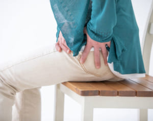 急に激痛が…40以降の女性に多い「変形性股関節症」とは