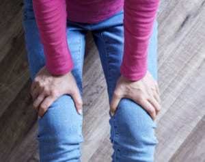 50代以上の女性は要注意！巣ごもりが「変形性膝関節症」引き起こす