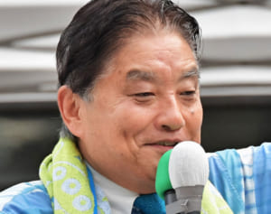 河村市長のメダル噛み、謝罪コメントがむしろ火に油注ぐ事態に