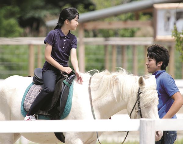 愛子さまが乗馬、秋篠宮さまは宙返りを…皇族方の“五輪スポーツ”姿