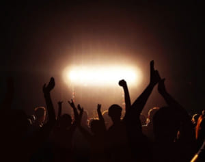 公演中止の同情から一転…問題イベントでビール提供のBAD HOPに広がる失望