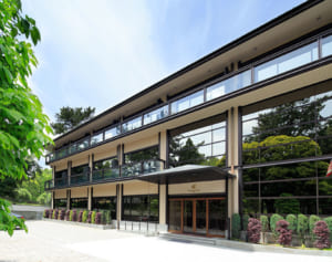 従業員が“階段で荷物運び”で非難殺到のホテル語る真相「ブラック企業ではない」