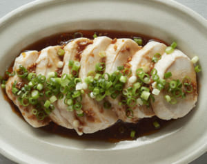 ノンファイヤーで涼しく調理！レンジでつくる「軟らか蒸し鶏」