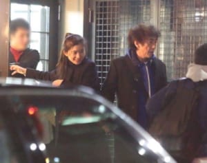 篠原涼子は市村と手つなぎ…前田敦子ら離婚芸能人のラブラブ密着現場