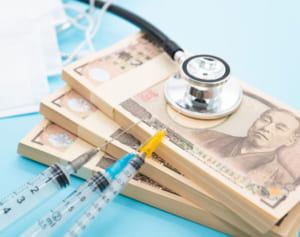 老後の意外な落とし穴「夫のがん治療に老後資金をすべて投入」