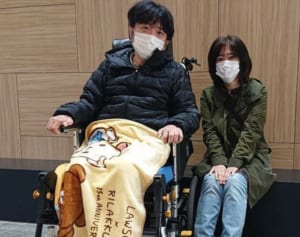 今日がいちばん元気――ALSの声優語った闘病は「妻に甘えてた」