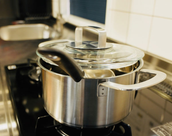 スプーン1杯の水でカレー鍋が綺麗に…食器洗いの新常識5