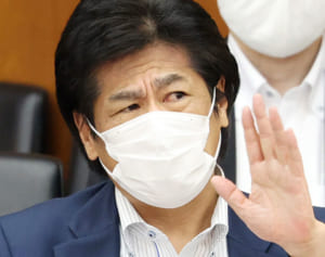 自宅療養方針を尾身会長に相談なし…厚労相の“連絡不十分”発言に呆れ声