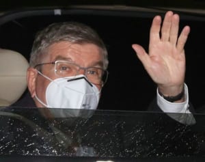 尾身会長ブチ切れにバッハ陣営「呼ばれたから来た」の呆れた反論