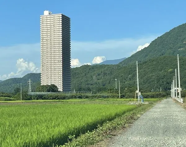 山形の田んぼにポツンと…入居者語る“日本一安いタワマン”の意外な利点