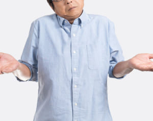 犬食い、すぐ靴を脱ぐ…残暑に急増「中年男性の残念なマナー3」