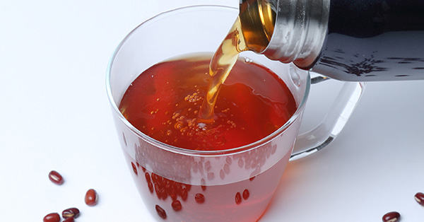 水筒に一晩漬けるだけ おいしい アズキ紅茶 習慣のススメ 女性自身