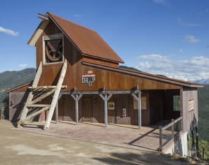 「暗闇の中を急降下」する絶叫マシンで6歳の少女が死亡