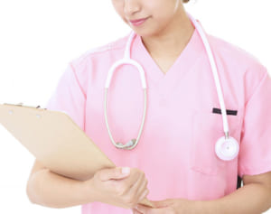 看護師介護施設への日雇い派遣解禁で「なし崩し規制緩和」の懸念